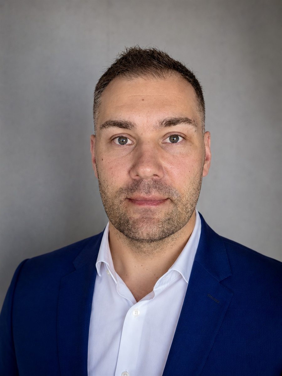Porträt von Alexander Bjelos, Gründer und Geschäftsführer der AB IT Solutions